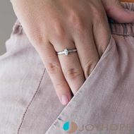 Foto de Anillo de oro blanco 18 kilates y diamante en talla marquise de 0.16 quilates