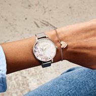 Foto de Reloj Olivia Burton esfera floral 34mm, malla milanesa plateada