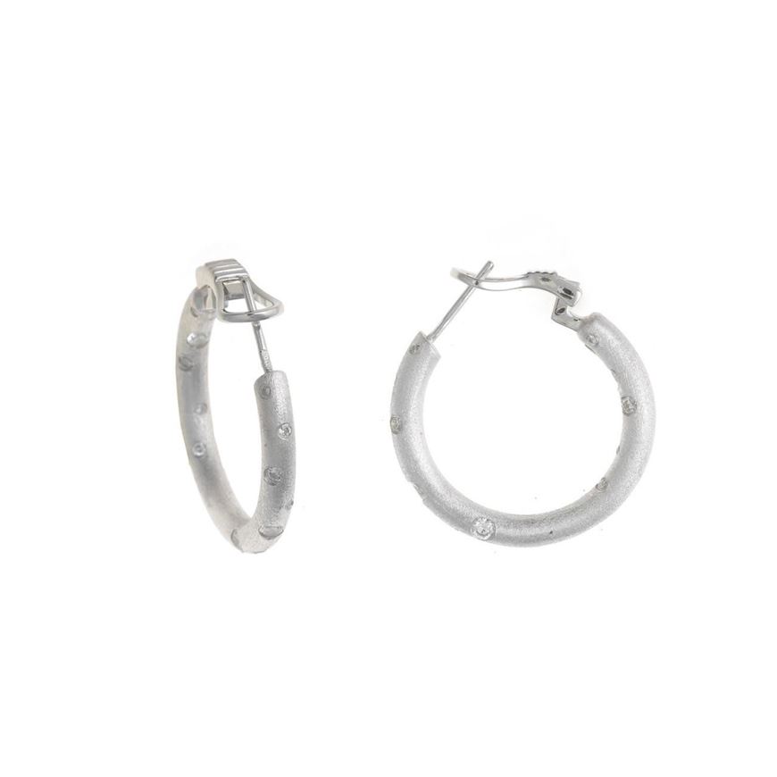 Foto de Pendientes aros de plata satinada con circonitas blancas incrustadas