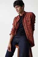 Foto de Camisa cuadros naranja y negro