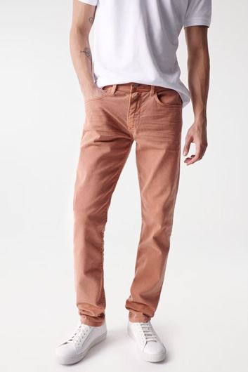 Foto de Pantalón vaquero rosa medio slim fit