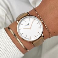 Foto de Reloj de mujer Boho Chic rosado y correa de cuero camel