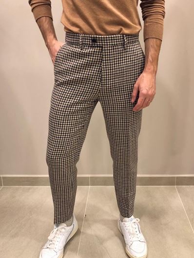 Foto de Pantalón cropped en pata de gallo slim fit marrón y negro