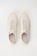 Foto de Zapatilla de piel con cordones en color blanco
