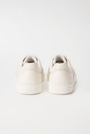 Foto de Zapatilla de piel con cordones en color blanco