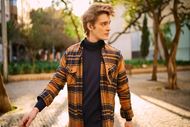 Foto de Sobrecamisa vielha en cuadro ocre y negro