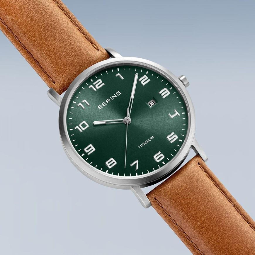 Foto de Reloj titanio verde tornasolado 40mm