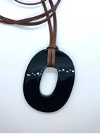 Foto de Collar Oval de asta de búfalo lacado en negro