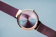 Picture of Reloj rojo tornasolado con baño de oro rosa 31mm