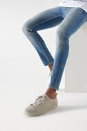 Foto de Zapatillas de piel color perla