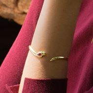Foto de Pulsera caña de plata baño oro y cabeza de serpiente con circontias multicolor 6x5cm
