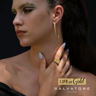 Picture of Anillo sello de plata con baño de oro amarillo satinado y circonitas en los laterales