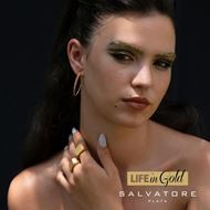 Picture of Anillo sello de plata con baño de oro amarillo satinado y circonitas en los laterales