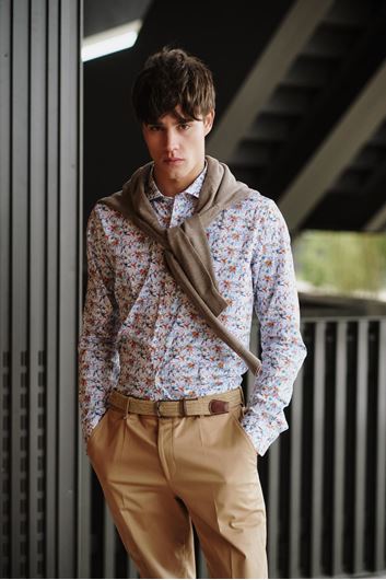 Foto de Camisa estampado floral multicolor