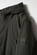 Foto de Parka larga acolchada con capucha en verde militar 