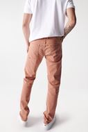 Foto de Pantalón vaquero rosa medio slim fit