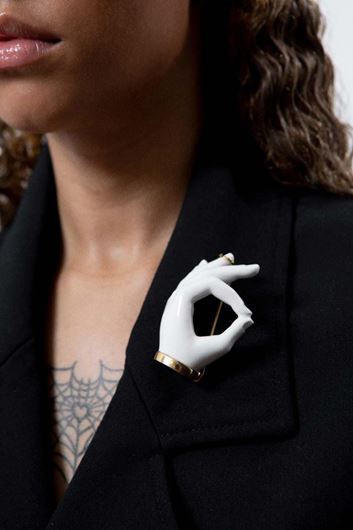 Picture of Broche Hand White