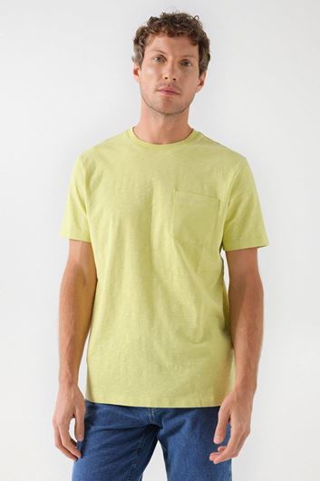 Foto de Camiseta manga corta verde lima con bolsillo