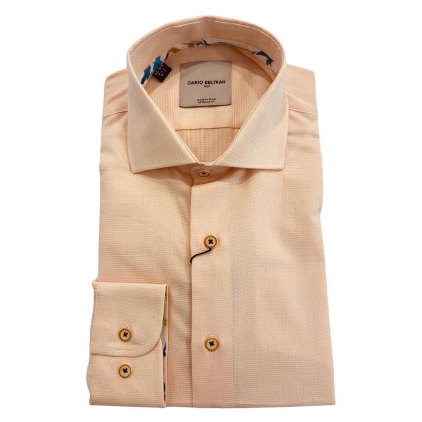Foto de Camisa vestir microdibujo color salmón