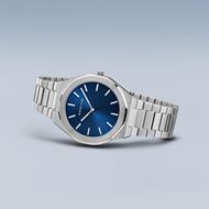 Foto de Reloj Classic hombre plateado y esfera azul