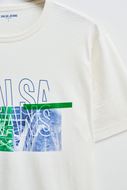 Foto de Camiseta manga corta blanca con logo y grafico