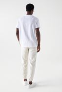 Foto de Camiseta blanca cuello en pico