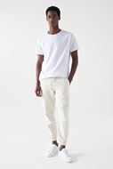 Foto de Camiseta blanca cuello en pico