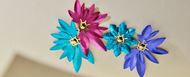 Foto de Pendientes de plata baño de oro diamantado media flor turquesa