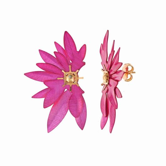 Foto de Pendientes de plata baño de oro diamantado media flor fucsia