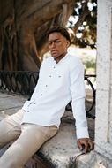 Foto de Camisa blanca microestructura cuello mao regular fit