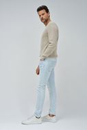 Foto de Pantalón vaquero azul claro slim fit