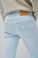 Foto de Pantalón vaquero azul claro slim fit