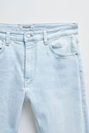 Foto de Pantalón vaquero azul claro slim fit