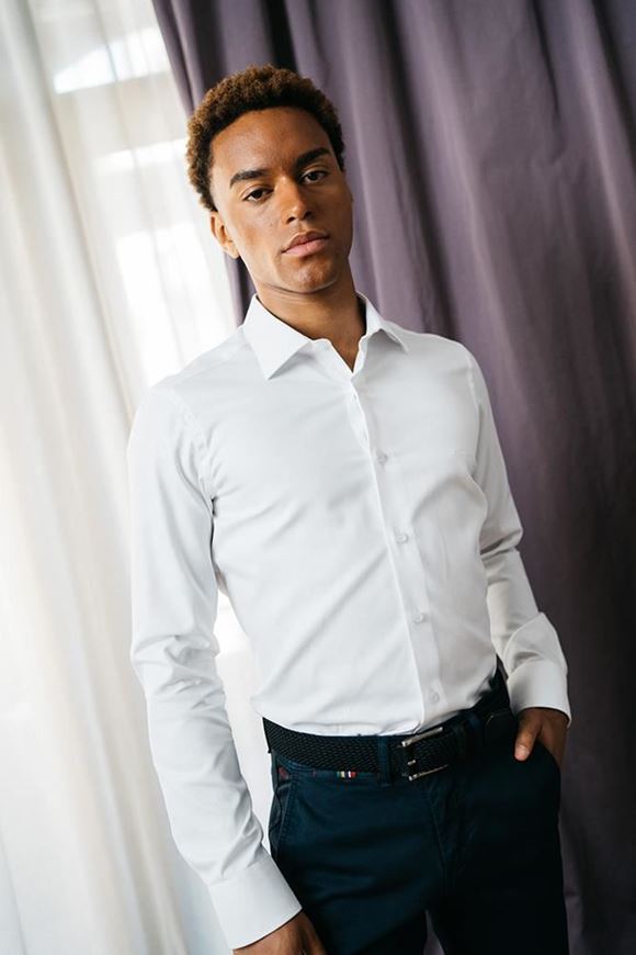 Foto de Camisa de vestir microestructura blanca