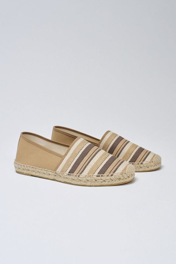 Foto de Alpargatas rayas tonos beige