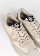 Foto de Sneaker Victoria x Harper beige y camel