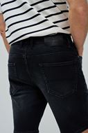 Foto de Pantalón corto s-activ color negro lavado