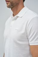 Foto de Polo manga corta texturizado color blanco