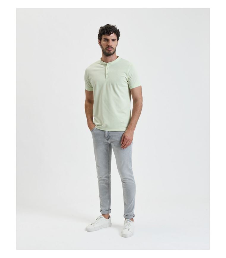Foto de Polo manga corta cuello panadero color verde lima