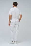 Foto de Pantalón tapered estilo cargo color crudo
