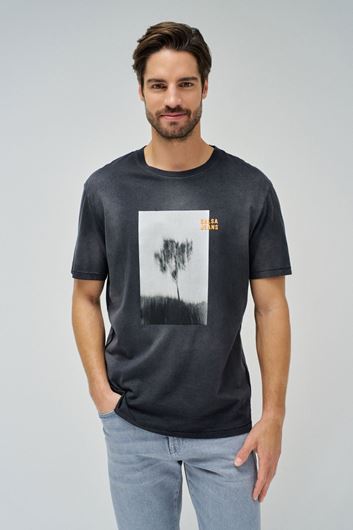 Foto de Camiseta negra con estampado casual