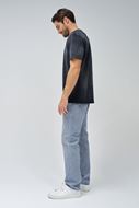 Foto de Camiseta negra con estampado casual