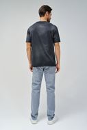 Foto de Camiseta negra con estampado casual