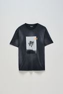 Foto de Camiseta negra con estampado casual