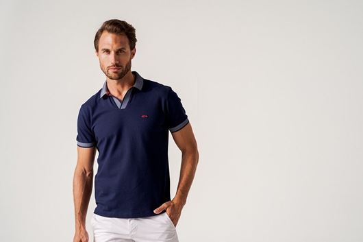 Foto de Polo manga corta azul marino cuello contraste