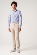 Foto de Pantalon chino slim fit tejido elastico beige