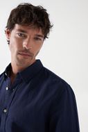 Foto de Camisa regular fit en mezcla de lino azul marino