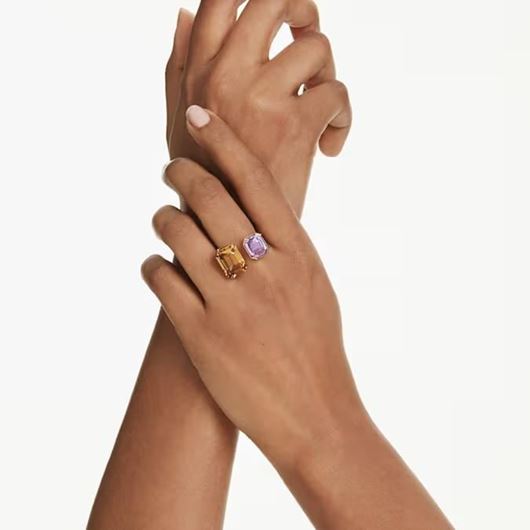 Foto de Anillo abierto Millenia baño tono oro talla octogonal color caramelo y morado