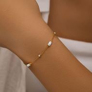 Foto de Pulsera de plata baño de oro con circonitas baguette