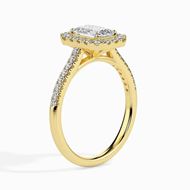 Picture of Sortija de oro amarillo con circonita central talla esmeralda y orla de circonitas blancas
